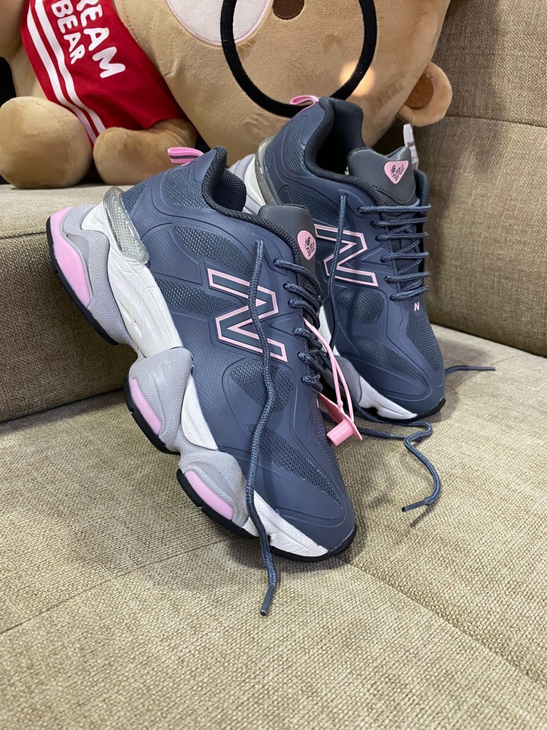 New Balance 9060  Gris Rosado NB77