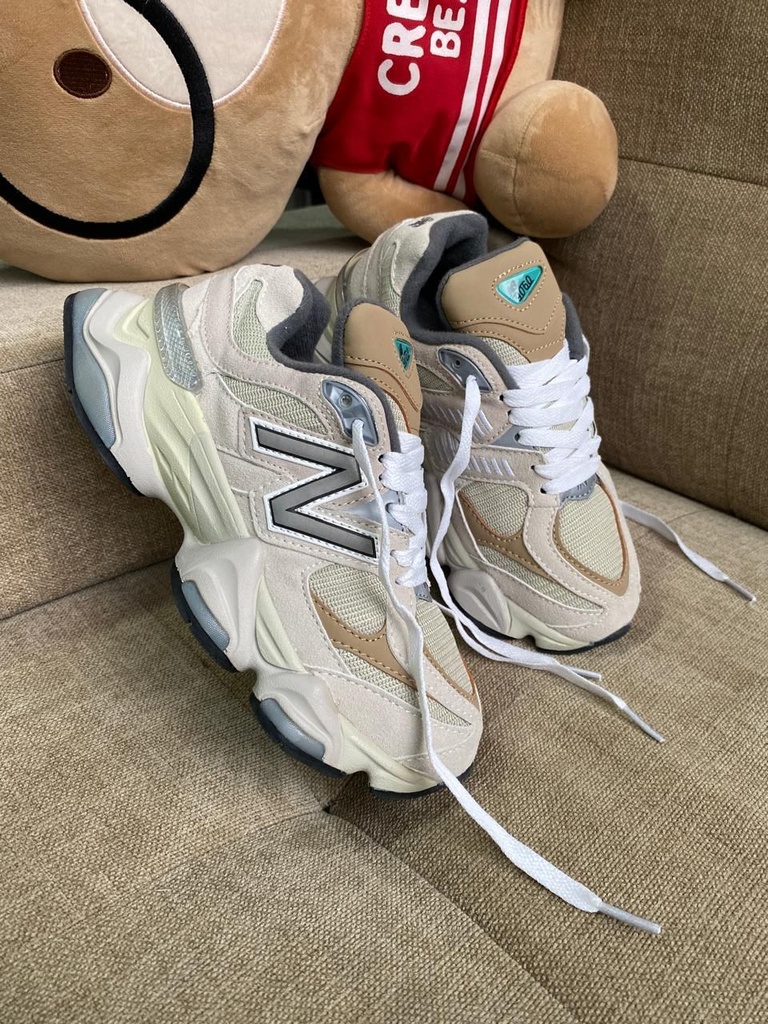 New Balance 9060 Gris Cafe NB110