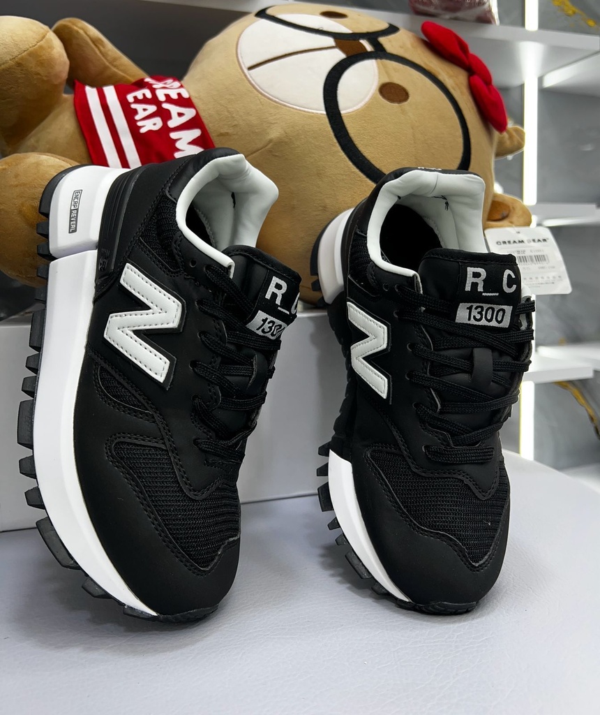 New Balance Vibran Negro Blanco  NB23