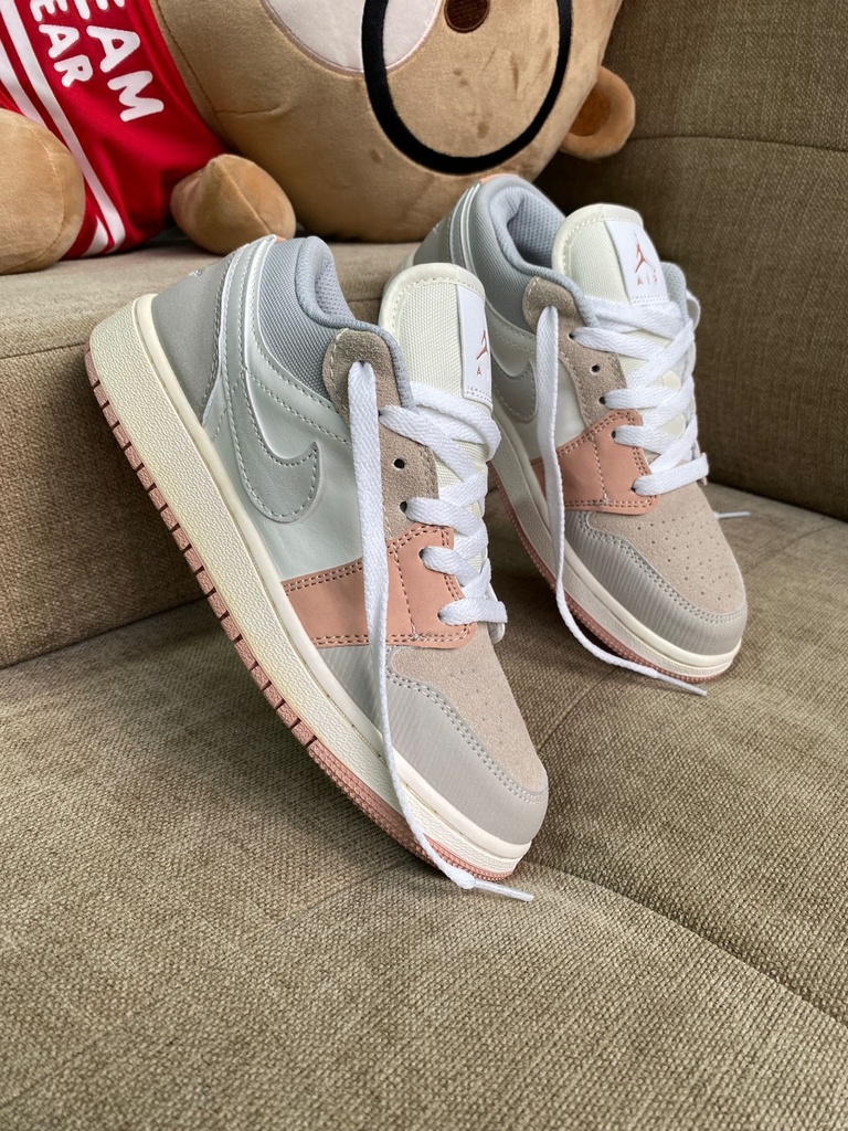 Jordan Retro 1 Bajita Gris Cafe JD244