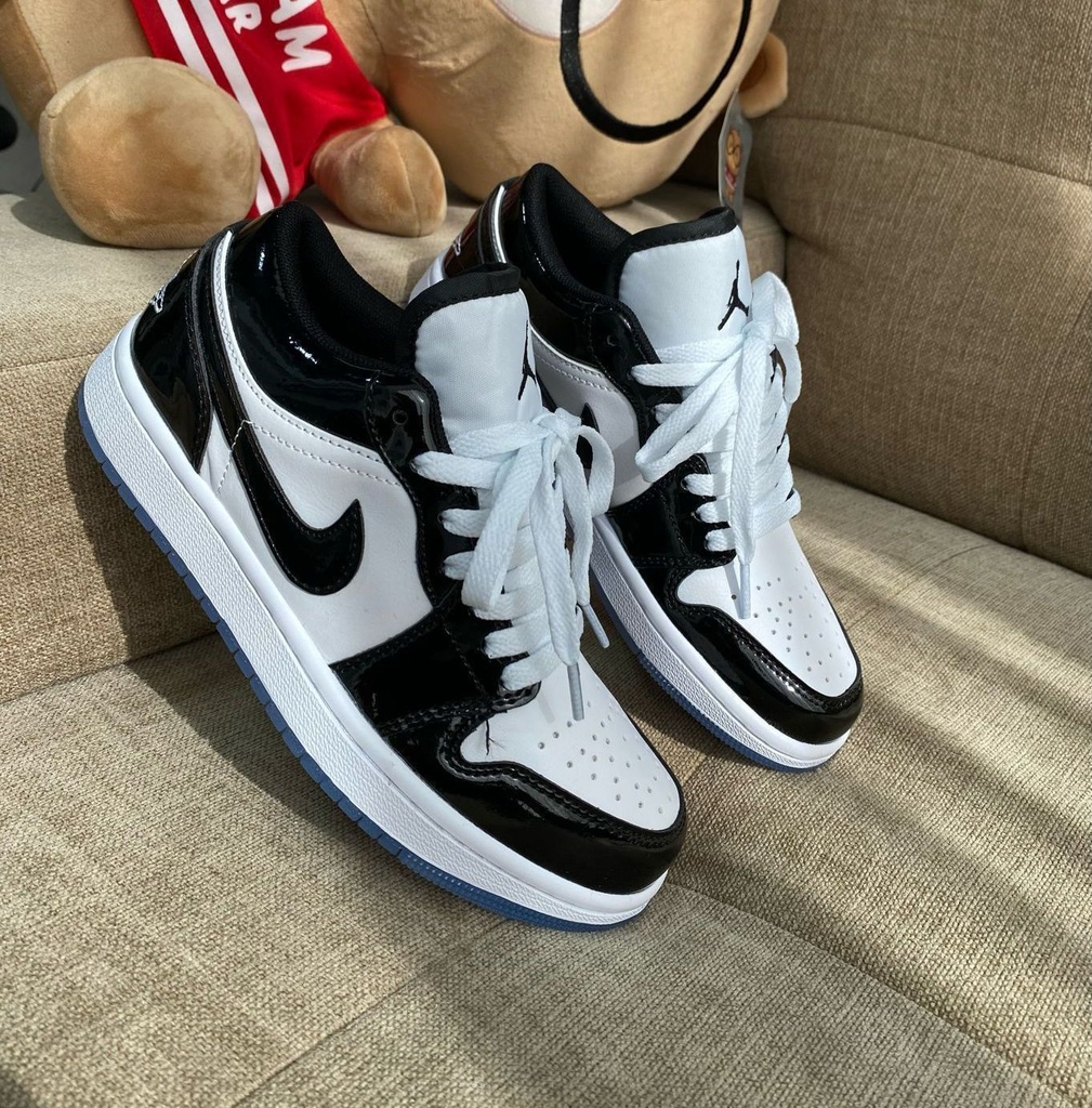 Jordan Retro 1 Negro Bajita Charol Suela Azul JD192