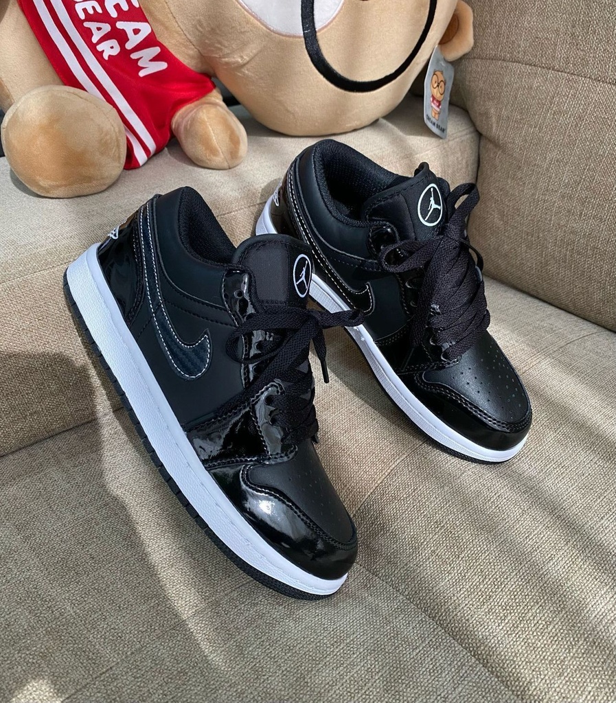 Jordan Retro 1 Bajito Negro Charol Tejido JD251
