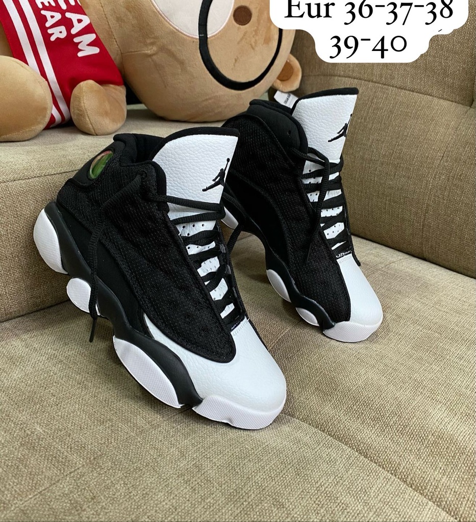 Jordan Retro 13 Negro Suela Blanco JD185