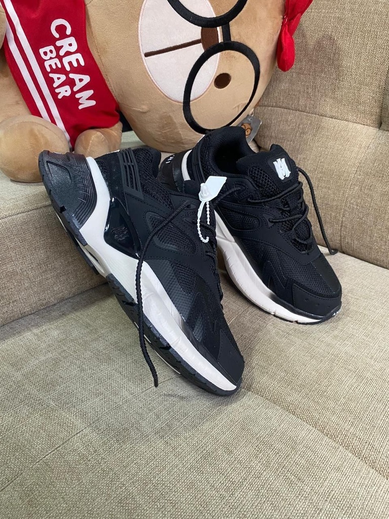 Amiri Runner Negro Blanco AM25