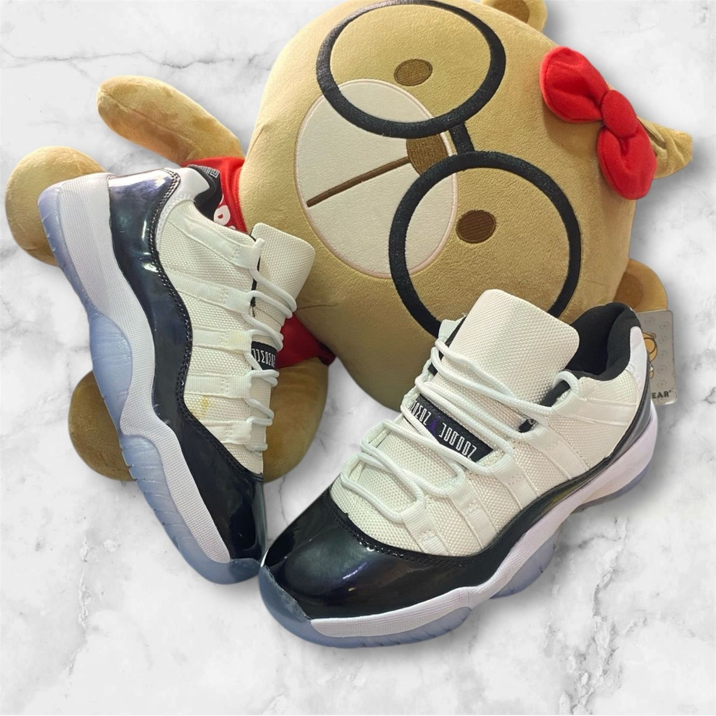 Jordan Retro 11 Bajito Blanco Negro Azul JD151