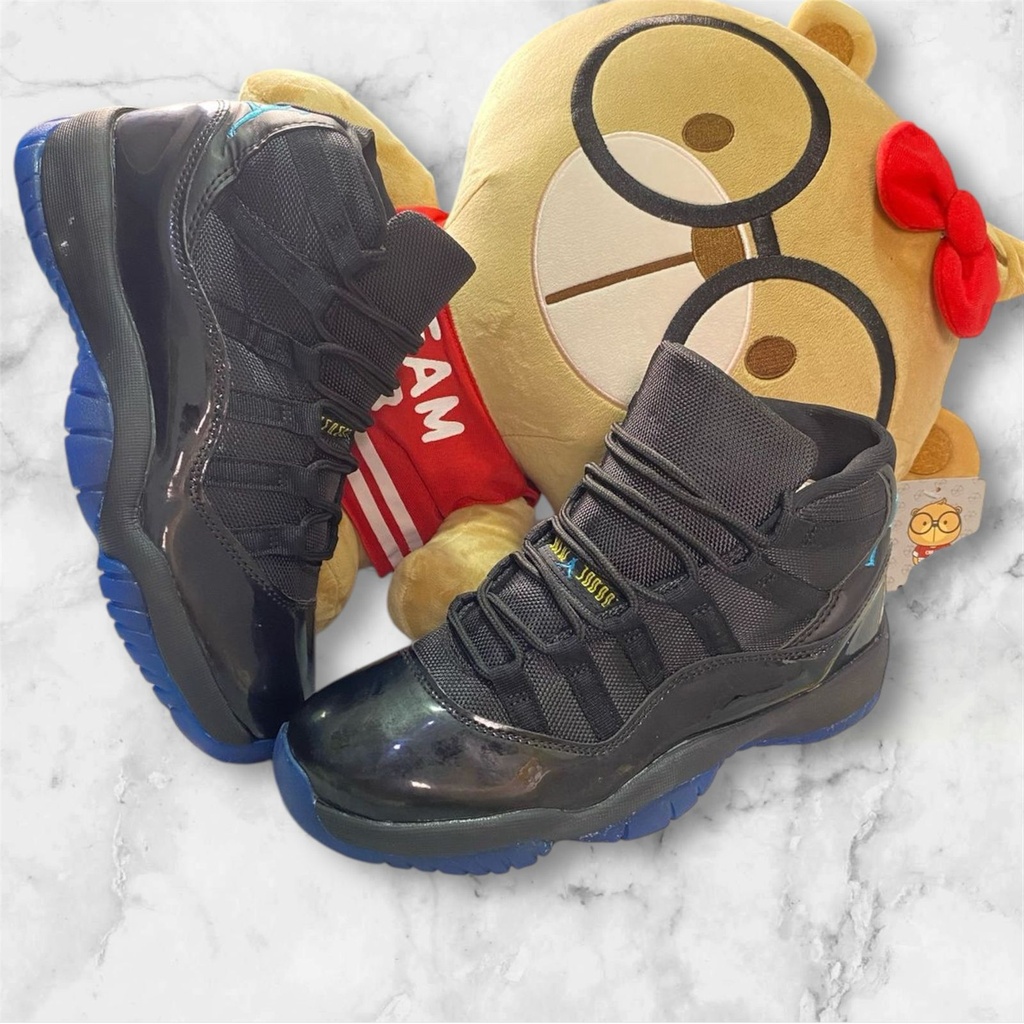 Jordan Retro 11 Negro Suela Azul JD186