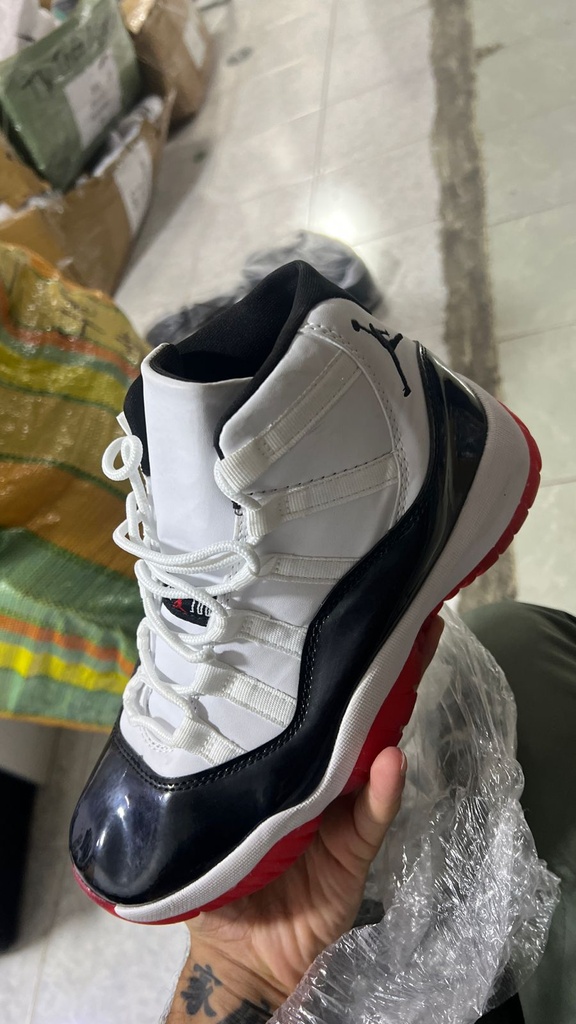 Jordan Retro 11 Blanco Negro Suela Roja Bota JD98