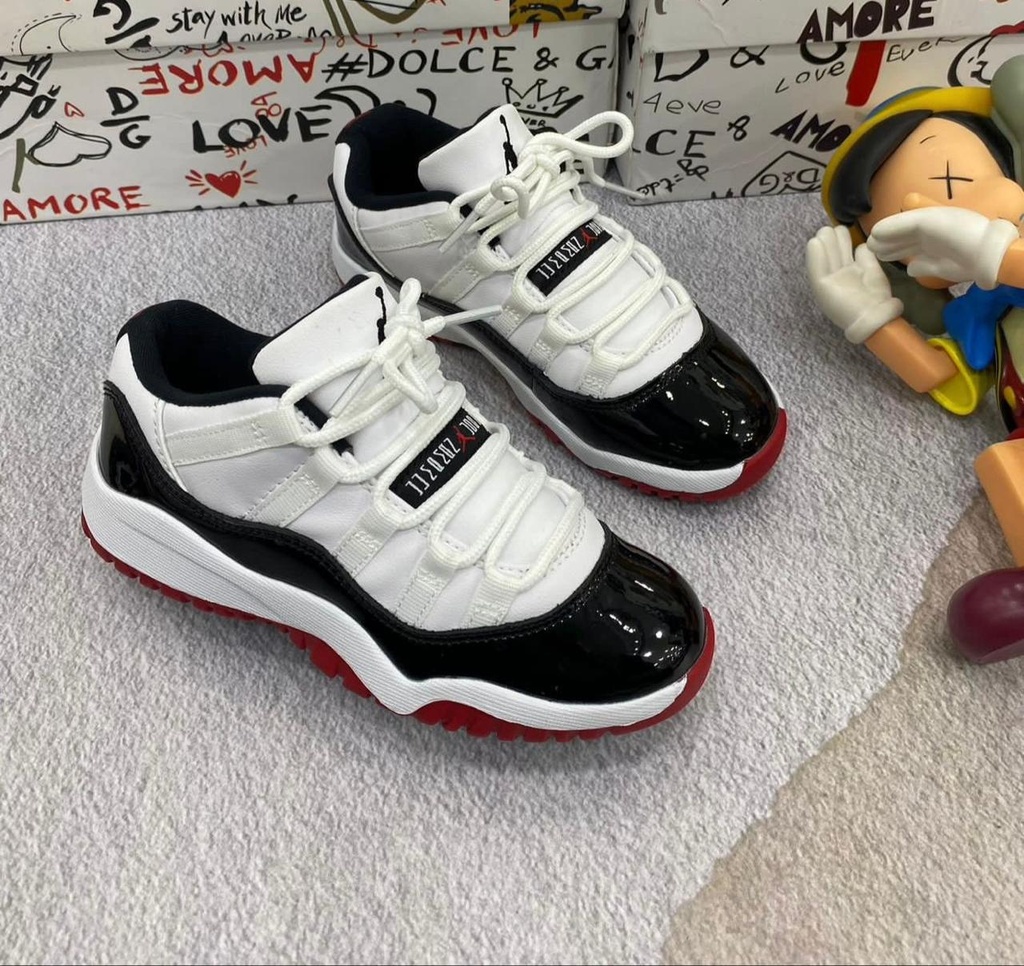 Jordan Retro 11 Bajito Blanco Rojo JD152