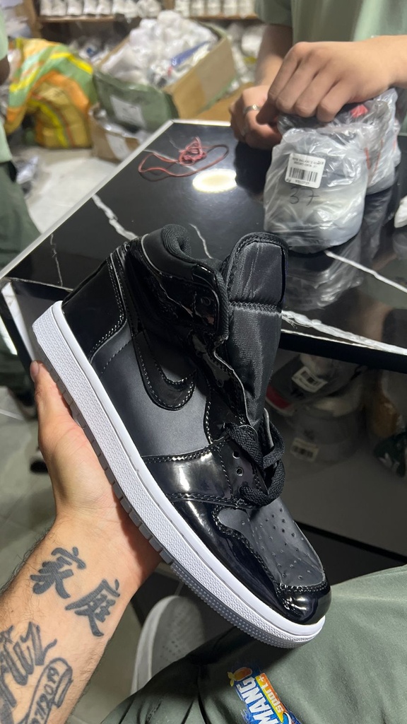 Jordan Retro 1 Negro Charol JD179