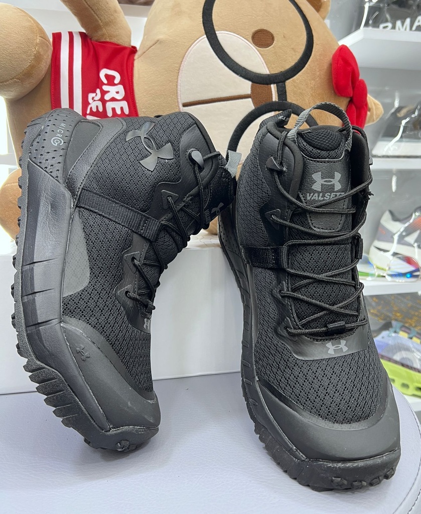 Under Armour Bota Negra Toda UA59