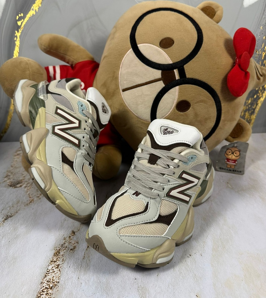 New Balance 9060  Gris Crema 