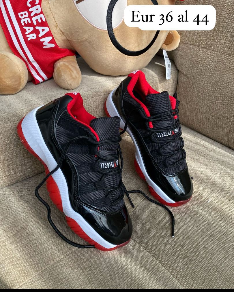 Jordan Retro 11 Bajito Negro Rojo JD153
