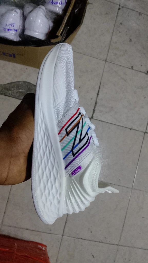 New Balance Roav Blanco Colores