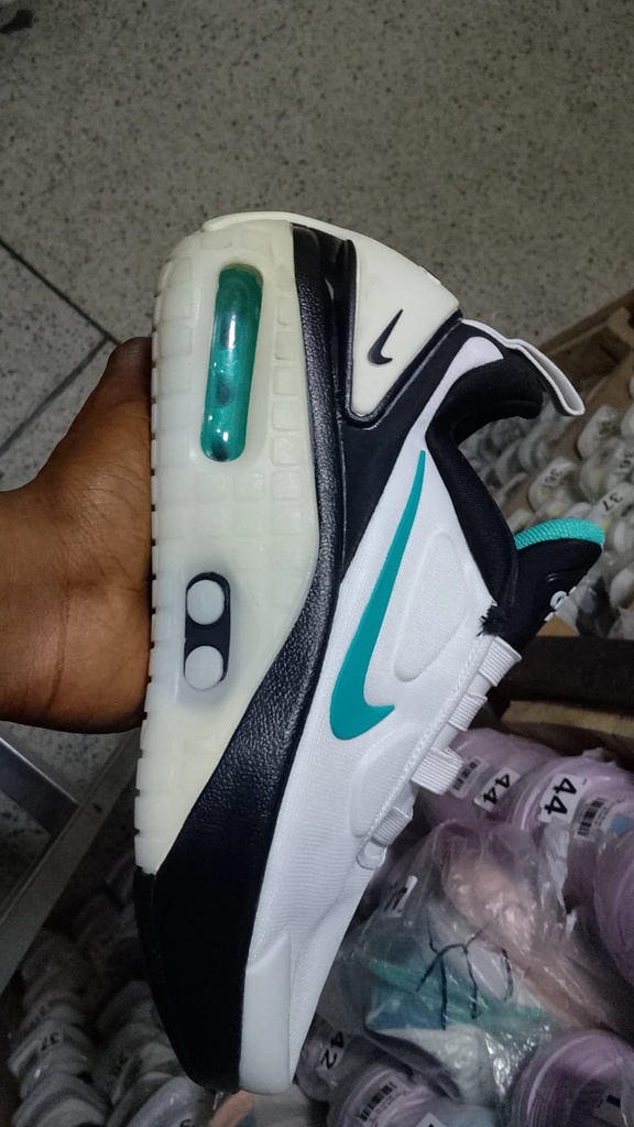 Nike AU70 Blanco Negro NK209