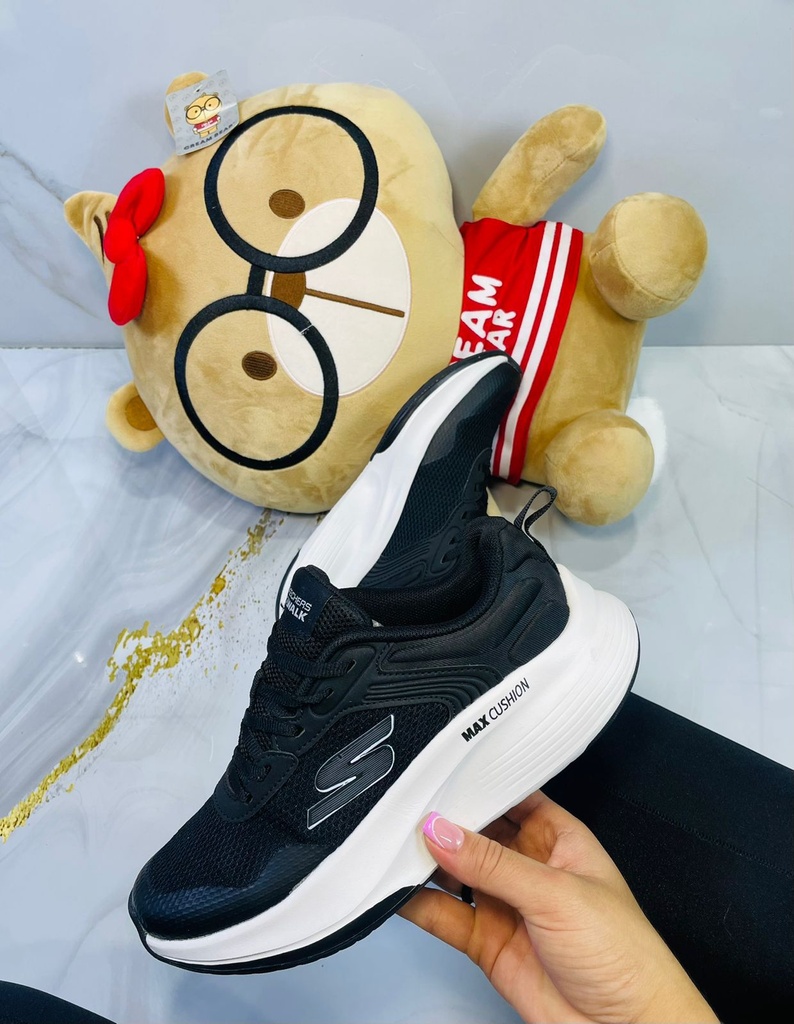 Skechers Max Cushion Negra  Blanca 