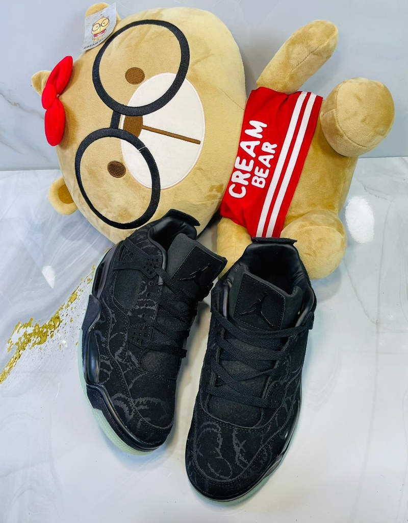 Jordan Retro 4 Negra Suela Verde 