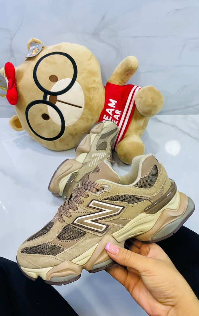 New Balance 9060 Cafe 