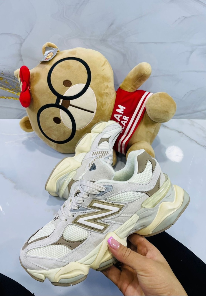 New Balance 9060 Gris Talon Cafe