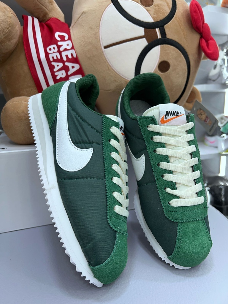 Nike Cortez Verde Linea Blanco NK780