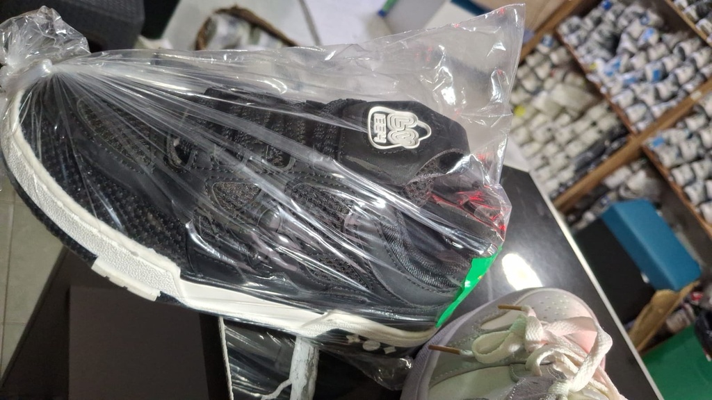 Louis Vuitton Negro Blanco LV88