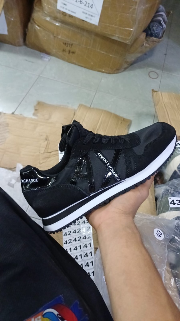Armani Exchange Negro Charol Suela Blanca