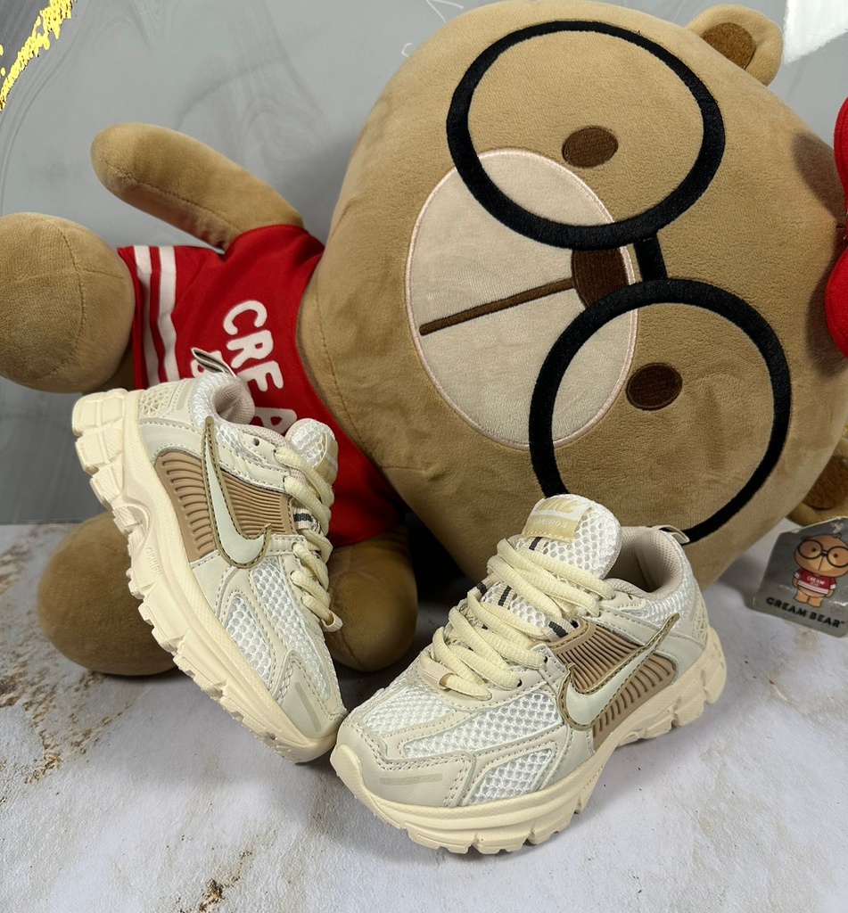 Nike Vomero Beige-Cafe Niño