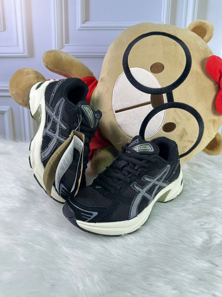 Asics Negro Suela Beige