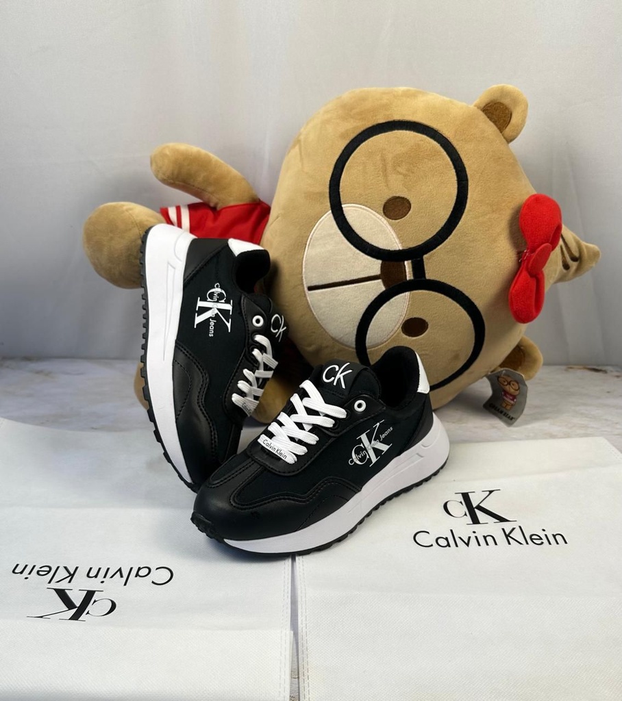 Calvin Klein Negra Blanca nacho