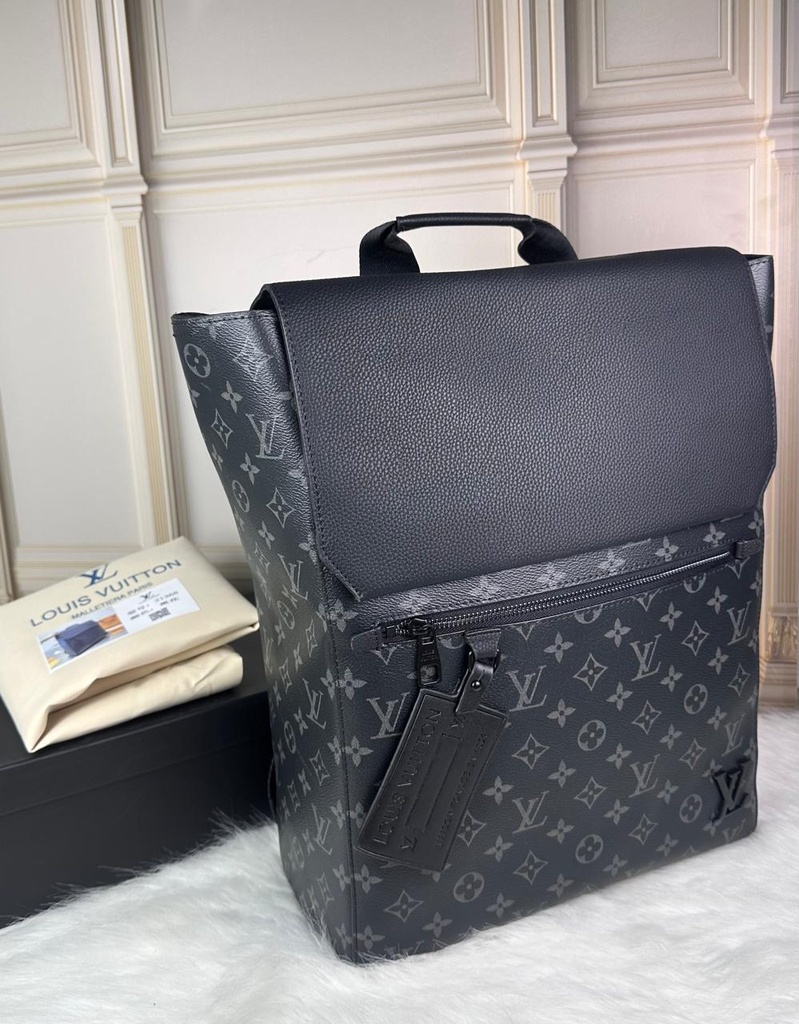 Maletin LOUIS VUITTON LOGO GAMA ALTA