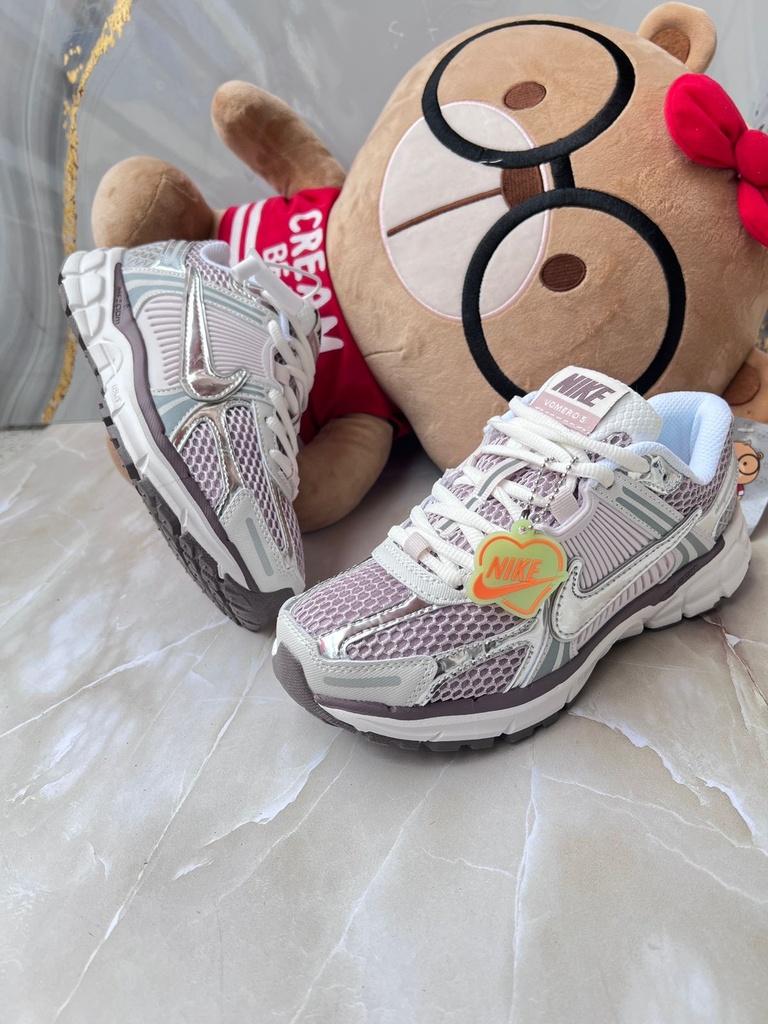 Nike Vomero Plateado Morado