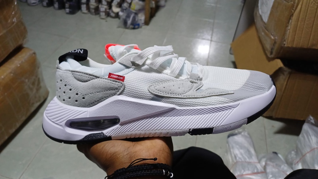 Jordan Cadence Blanco Gris