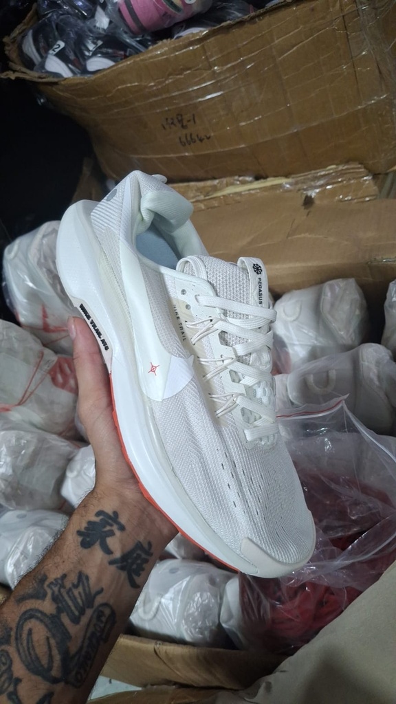 Nike Trail Beige Chulo Blanco