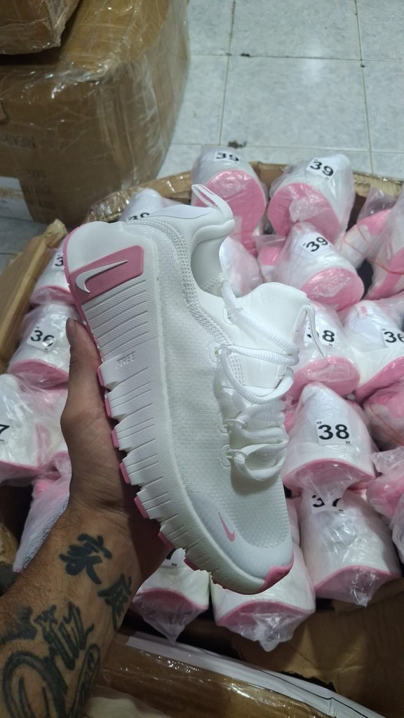 Nike Metcon Blanca Rosado