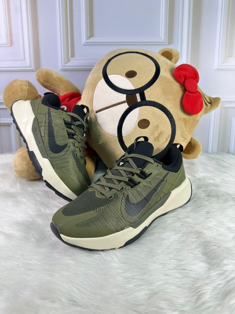 Nike Juniper Verde Militar