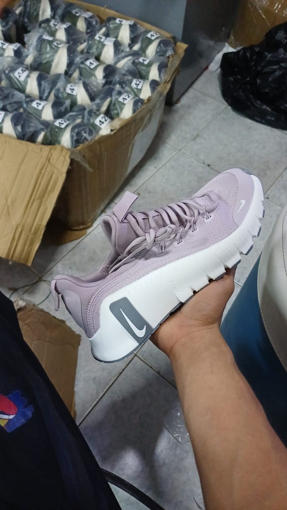 Nike Metcon Blanca Morada