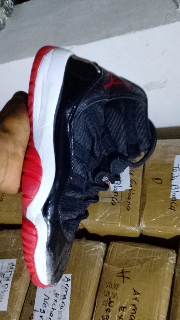 Jordan Retro 11 Bota Negro-Rojo