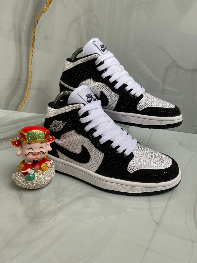 Jordan Retro 1 Blanca Negra Perlada