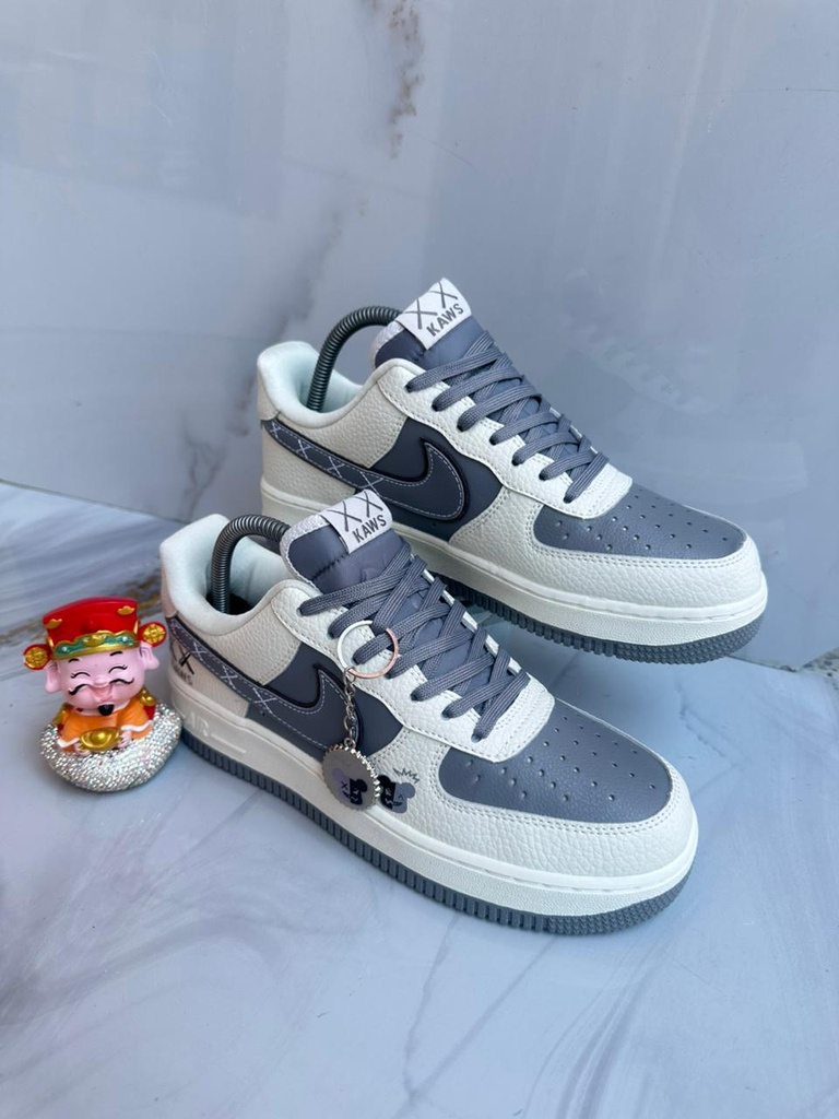 Nike AF1 KAWS Beige Gris