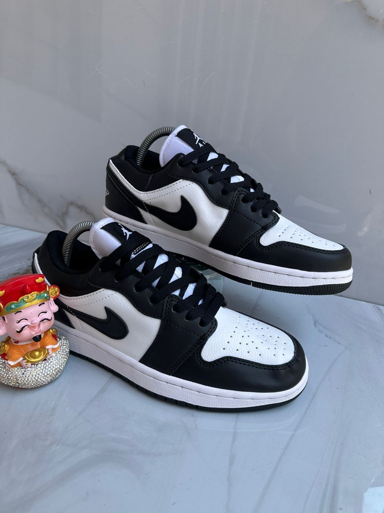 Jordan Retro 1 Bajito Blanco Negro 