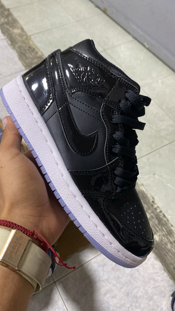 Jordan Retro 1 Negro Charol Suela Azul