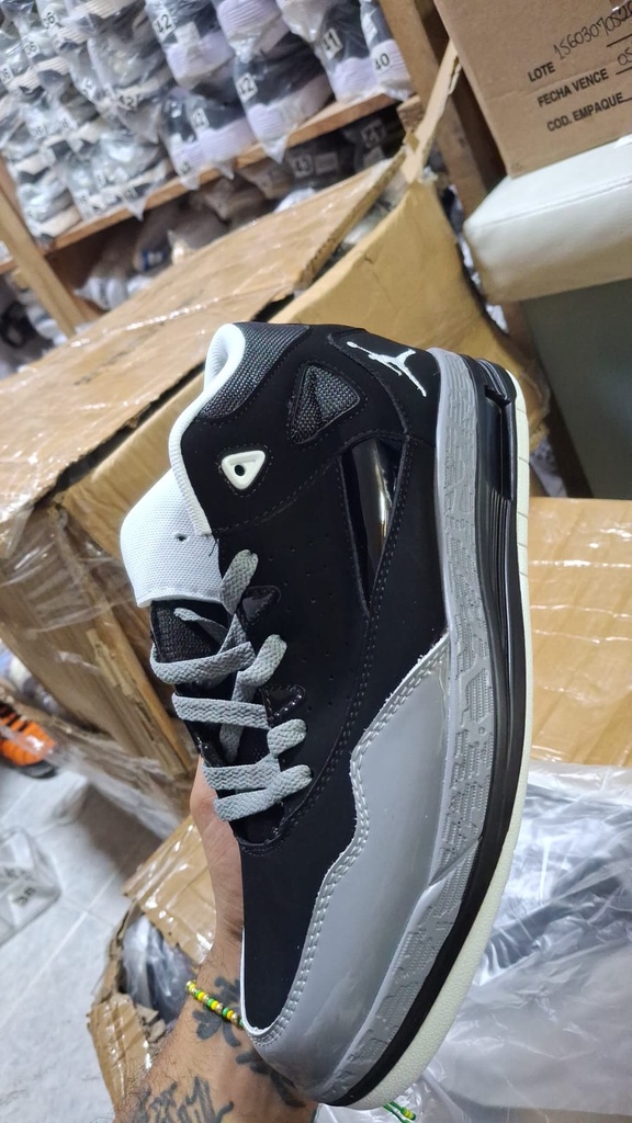Jordan Club 91 Negro Gris
