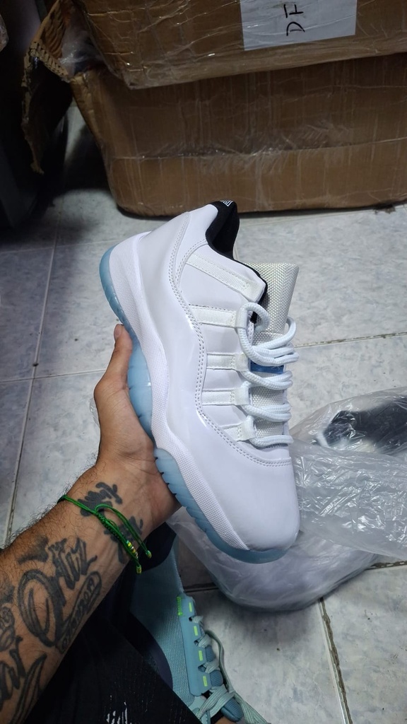 Jordan Retro 11 Bajito Blanco Azul 