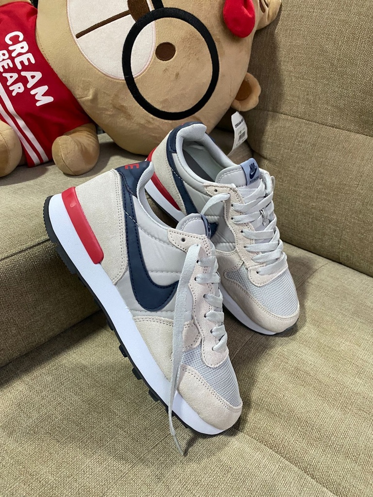 Nike Internacional Gris Rojo Suela Azul NK270