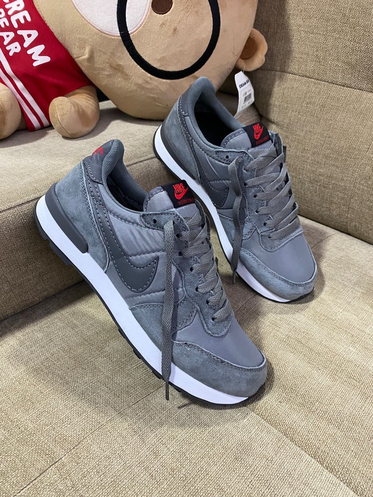 Nike Internacional Gris Negro Rojo NK119 