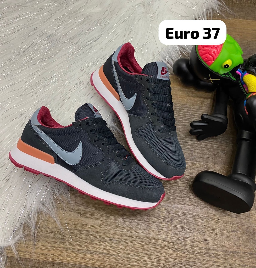 Nike Internacional Gris Fondo  Vinotinto NK123