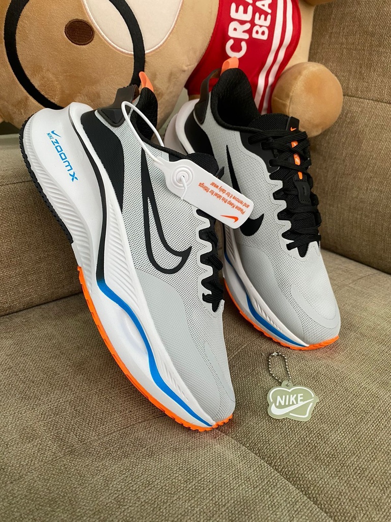 Nike ZoomX Gris Suela Naranja NK752