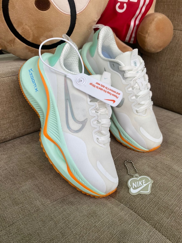 Nike ZoomX Blanco Verde NK750