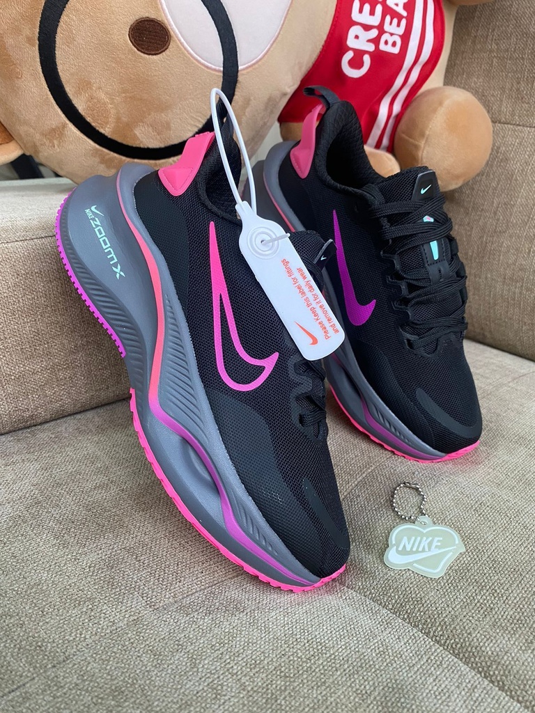 Nike ZoomX Negro Morado NK746