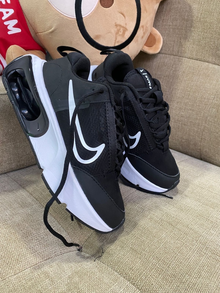 Nike Air Intrlk Negro Suela Blanca NK725