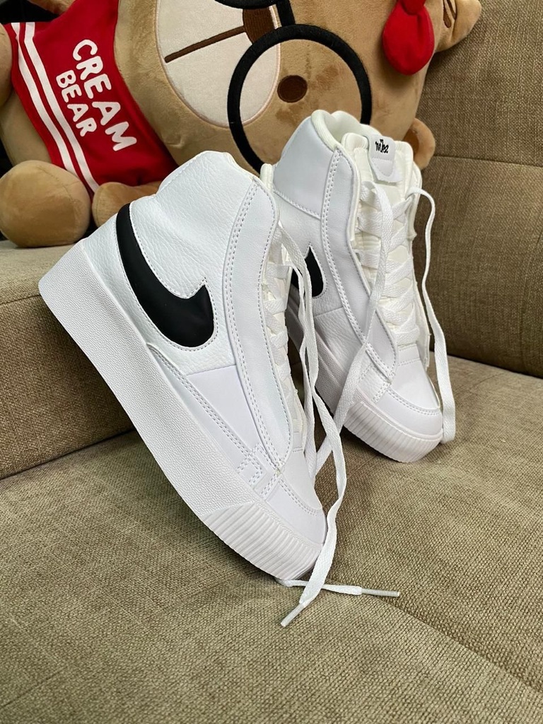 Nike Blazer Bota Blanca Negra NK598
